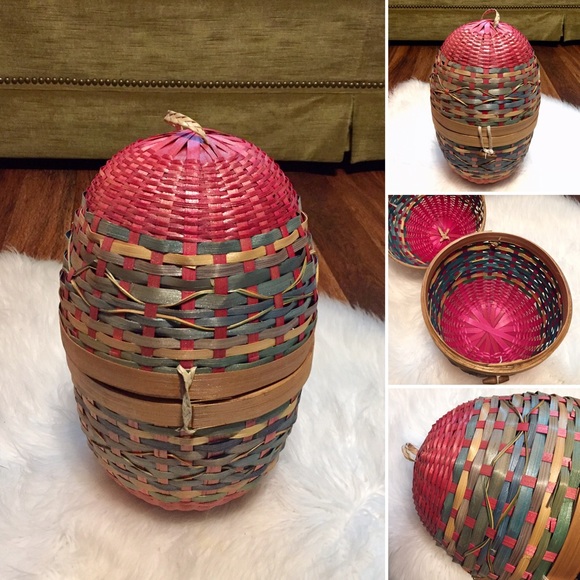 🦋2/$10 3/$15 4/$18 5/$20 Vintage Egg Basket